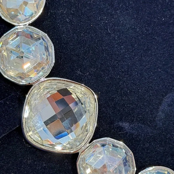 Swarovski Clear Crystal Graduated Necklace with Matching Stud Earrings - Picture 2 of 3